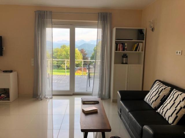 Velden View Ferienwohnung Mit Grosser Sonnenterrasse Und See- Und Karawankenblick Velden am Wörthersee Exterior photo