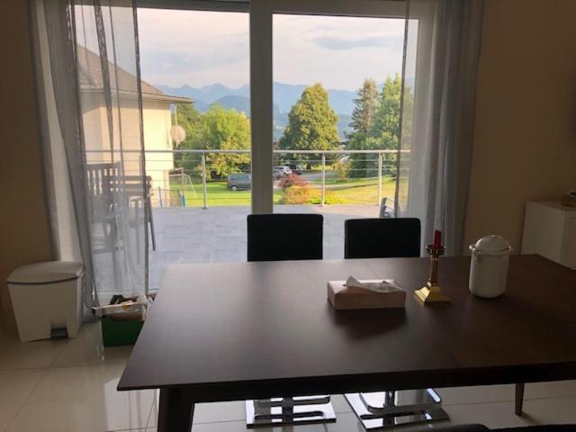 Velden View Ferienwohnung Mit Grosser Sonnenterrasse Und See- Und Karawankenblick Velden am Wörthersee Exterior photo