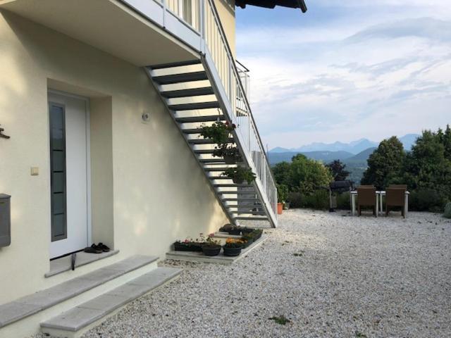 Velden View Ferienwohnung Mit Grosser Sonnenterrasse Und See- Und Karawankenblick Velden am Wörthersee Exterior photo